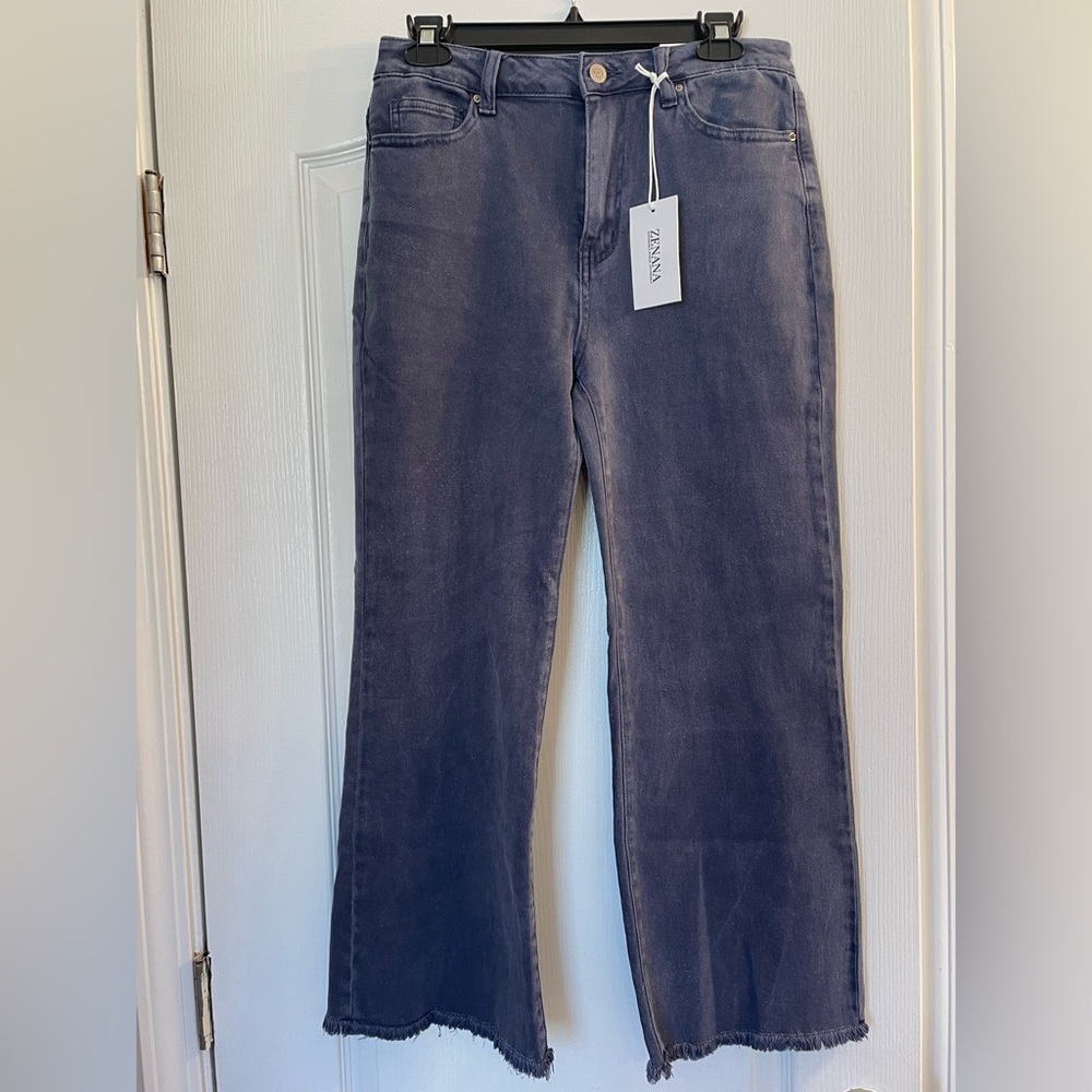Zenana Outfitters Women's Dark Blue cropped Jeans